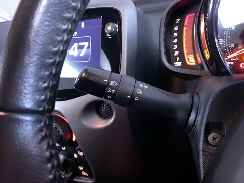 Toyota Aygo 1.0 VVT-i x-play Hatchback 5dr Petrol Manual Euro 6 (Safety Sense) (71 ps) 23