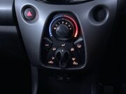 Toyota Aygo 1.0 VVT-i x-play Hatchback 5dr Petrol Manual Euro 6 (Safety Sense) (71 ps) 31