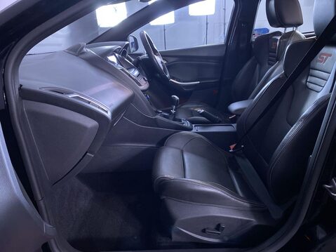 Ford Focus 2.0 TDCi ST-3 Hatchback 5dr Diesel Manual Euro 6 (s/s) (185 ps) Air Con - A 17