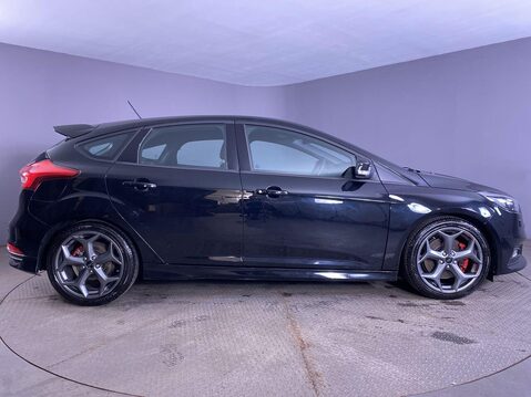 Ford Focus 2.0 TDCi ST-3 Hatchback 5dr Diesel Manual Euro 6 (s/s) (185 ps) Air Con - A 9