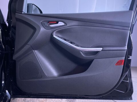 Ford Focus 2.0 TDCi ST-3 Hatchback 5dr Diesel Manual Euro 6 (s/s) (185 ps) Air Con - A 27