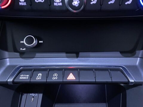 Audi Q3 2.0 TDI 40 S line SUV 5dr Diesel S Tronic quattro Euro 6 (s/s) (190 ps) All 25