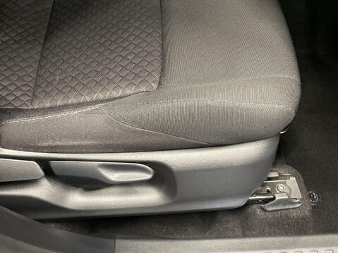 Toyota C-HR 1.8 VVT-h GPF Icon SUV 5dr Petrol Hybrid CVT Euro 6 (s/s) (122 ps) 22