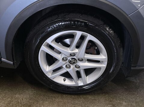 Toyota C-HR 1.8 VVT-h GPF Icon SUV 5dr Petrol Hybrid CVT Euro 6 (s/s) (122 ps) 12