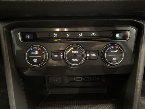 Volkswagen Tiguan 1.4 TSI SE Navigation SUV 5dr Petrol Manual Euro 6 (s/s) (125 ps) Parking S 27