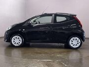 Toyota Aygo 1.0 VVT-i x-play Hatchback 5dr Petrol Manual Euro 6 (Safety Sense) (71 ps) 5