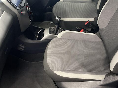 Toyota Aygo 1.0 VVT-i x-play Hatchback 5dr Petrol Manual Euro 6 (Safety Sense) (71 ps) 17