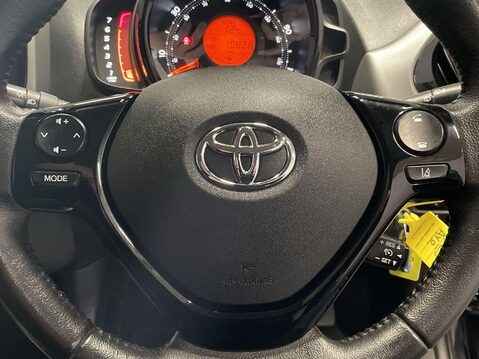 Toyota Aygo 1.0 VVT-i x-play Hatchback 5dr Petrol Manual Euro 6 (Safety Sense) (71 ps) 20