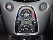 Toyota Aygo 1.0 VVT-i x-play Hatchback 5dr Petrol Manual Euro 6 (Safety Sense) (71 ps) 26