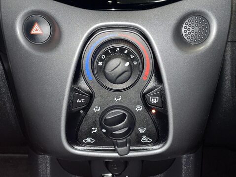 Toyota Aygo 1.0 VVT-i x-play Hatchback 5dr Petrol Manual Euro 6 (Safety Sense) (71 ps) 26