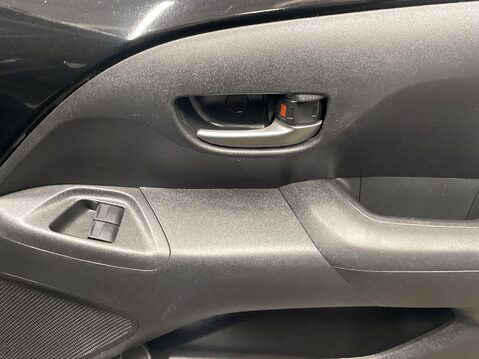 Toyota Aygo 1.0 VVT-i x-play Hatchback 5dr Petrol Manual Euro 6 (Safety Sense) (71 ps) 23