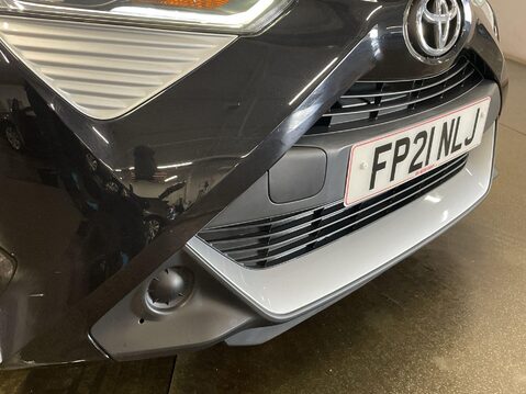 Toyota Aygo 1.0 VVT-i x-play Hatchback 5dr Petrol Manual Euro 6 (Safety Sense) (71 ps) 11