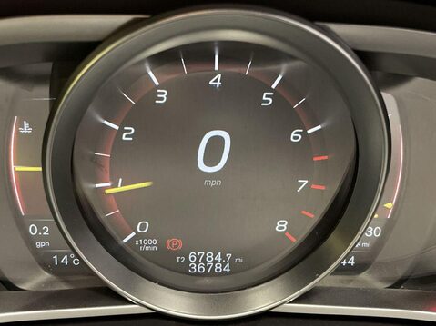Volvo V40 2.0 T2 R-Design Edition Hatchback 5dr Petrol Manual Euro 6 (s/s) (122 ps) 25