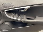 Volvo V40 2.0 T2 R-Design Edition Hatchback 5dr Petrol Manual Euro 6 (s/s) (122 ps) 24