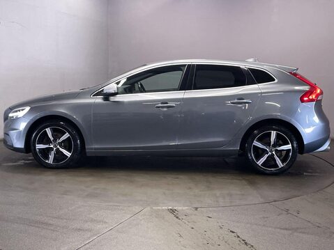 Volvo V40 2.0 T2 R-Design Edition Hatchback 5dr Petrol Manual Euro 6 (s/s) (122 ps) 5