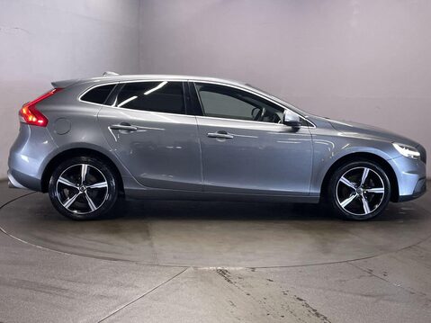 Volvo V40 2.0 T2 R-Design Edition Hatchback 5dr Petrol Manual Euro 6 (s/s) (122 ps) 9