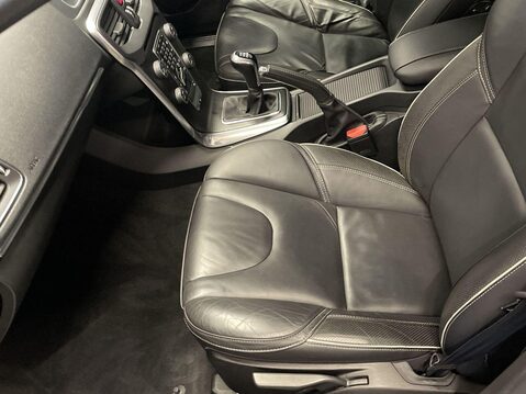 Volvo V40 2.0 T2 R-Design Edition Hatchback 5dr Petrol Manual Euro 6 (s/s) (122 ps) 17