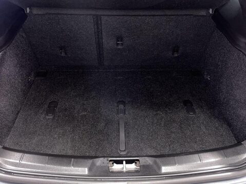 Volvo V40 2.0 T2 R-Design Edition Hatchback 5dr Petrol Manual Euro 6 (s/s) (122 ps) 13