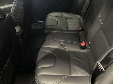 Volvo V40 2.0 T2 R-Design Edition Hatchback 5dr Petrol Manual Euro 6 (s/s) (122 ps) 18