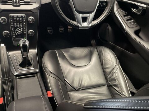 Volvo V40 2.0 T2 R-Design Edition Hatchback 5dr Petrol Manual Euro 6 (s/s) (122 ps) 15