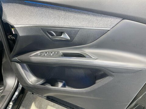 Peugeot 3008 1.2 PureTech Allure SUV 5dr Petrol Manual Euro 6 (s/s) (130 ps) Service His 22