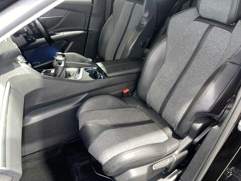 Peugeot 3008 1.2 PureTech Allure SUV 5dr Petrol Manual Euro 6 (s/s) (130 ps) Service His 41