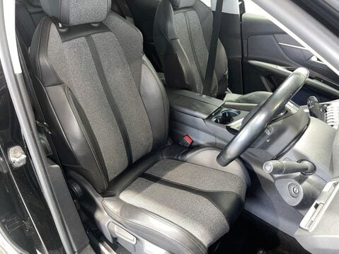 Peugeot 3008 1.2 PureTech Allure SUV 5dr Petrol Manual Euro 6 (s/s) (130 ps) Service His 39