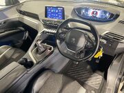 Peugeot 3008 1.2 PureTech Allure SUV 5dr Petrol Manual Euro 6 (s/s) (130 ps) Service His 40