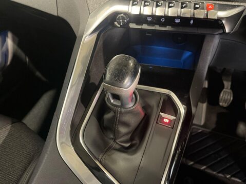 Peugeot 3008 1.2 PureTech Allure SUV 5dr Petrol Manual Euro 6 (s/s) (130 ps) Service His 44