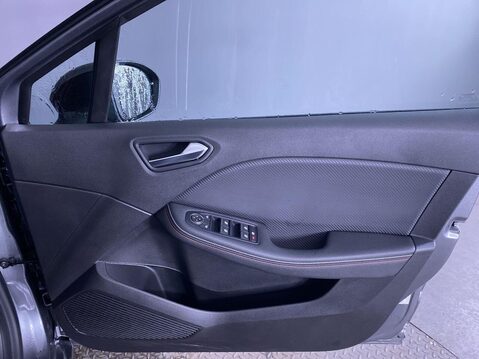 Renault Clio 1.0 TCe RS Line Hatchback 5dr Petrol Manual Euro 6 (s/s) (90 ps) Sat Nav - 27