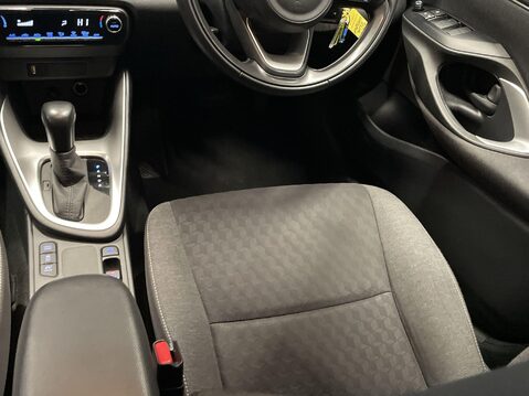 Toyota Yaris 1.5 VVT-h Design Hatchback 5dr Petrol Hybrid E-CVT Euro 6 (s/s) (116 ps) Ai 15