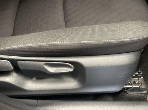 Toyota Yaris 1.5 VVT-h Design Hatchback 5dr Petrol Hybrid E-CVT Euro 6 (s/s) (116 ps) Ai 22