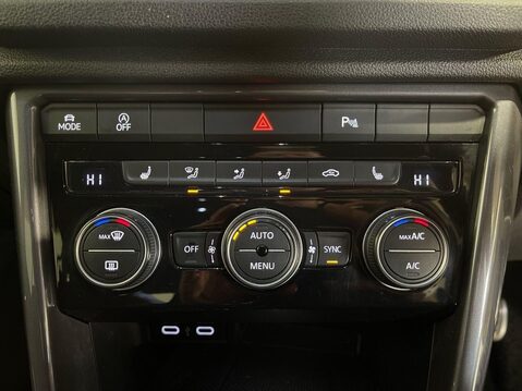 Volkswagen T-Roc 1.5 R-LINE TSI EVO 5d 148 BHP Cruise Control - DAB Radio 27