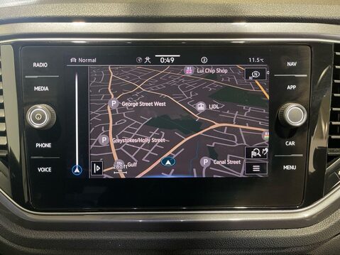 Volkswagen T-Roc 1.5 R-LINE TSI EVO 5d 148 BHP Cruise Control - DAB Radio 18