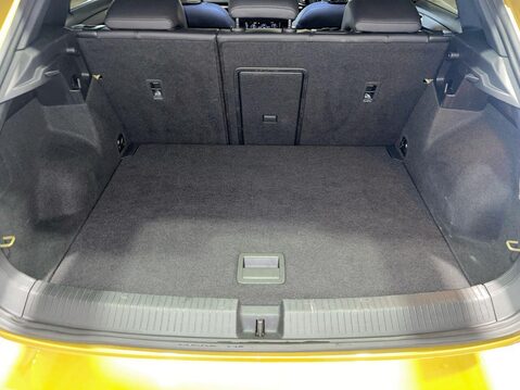 Volkswagen T-Roc 1.5 R-LINE TSI EVO 5d 148 BHP Cruise Control - DAB Radio 12