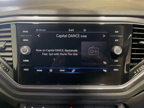 Volkswagen T-Roc 1.5 R-LINE TSI EVO 5d 148 BHP Cruise Control - DAB Radio 26