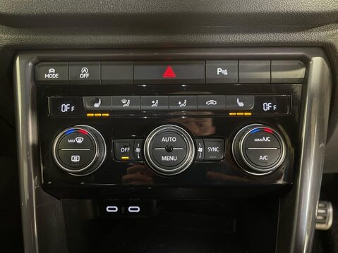 Volkswagen T-Roc 1.5 R-LINE TSI EVO 5d 148 BHP Cruise Control - DAB Radio 22