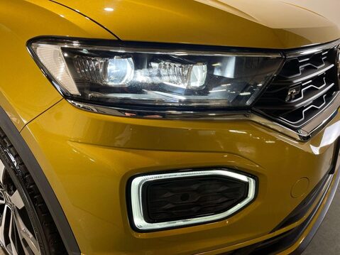 Volkswagen T-Roc 1.5 R-LINE TSI EVO 5d 148 BHP Cruise Control - DAB Radio 21