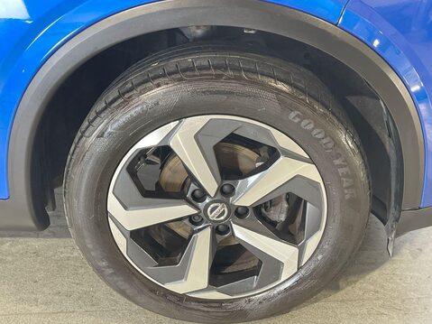 Nissan Qashqai 1.3 DIG-T MHEV N-Connecta SUV 5dr Petrol Hybrid Manual Euro 6 (s/s) (140 ps 11