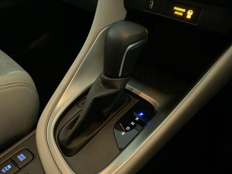 Toyota Yaris 1.5 VVT-h Excel Hatchback 5dr Petrol Hybrid E-CVT Euro 6 (s/s) (116 ps) Air 21