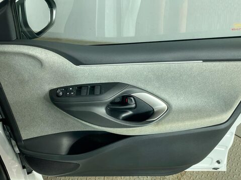 Toyota Yaris 1.5 VVT-h Excel Hatchback 5dr Petrol Hybrid E-CVT Euro 6 (s/s) (116 ps) Air 27