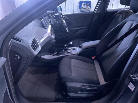 BMW 1 Series 1.5 118i SE (LCP) Hatchback 5dr Petrol DCT Euro 6 (s/s) (136 ps) Air Con - 17