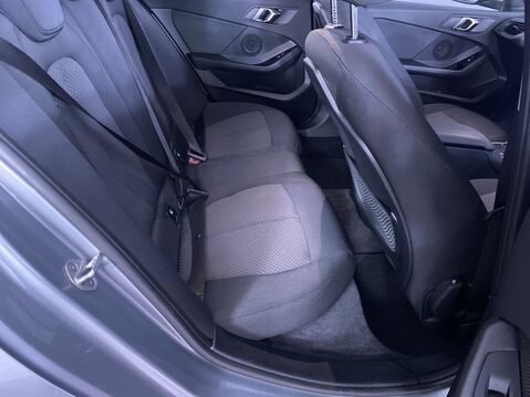 BMW 1 Series 1.5 118i SE (LCP) Hatchback 5dr Petrol DCT Euro 6 (s/s) (136 ps) Air Con - 19