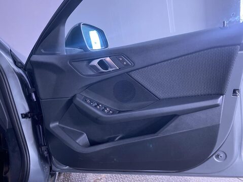 BMW 1 Series 1.5 118i SE (LCP) Hatchback 5dr Petrol DCT Euro 6 (s/s) (136 ps) Air Con - 27