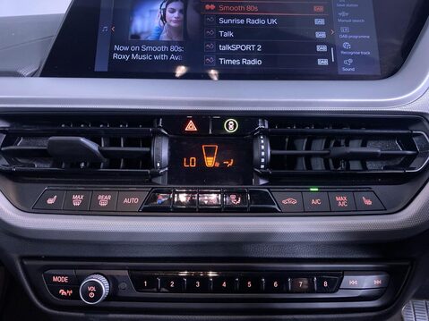 BMW 1 Series 1.5 118i SE (LCP) Hatchback 5dr Petrol DCT Euro 6 (s/s) (136 ps) Air Con - 31