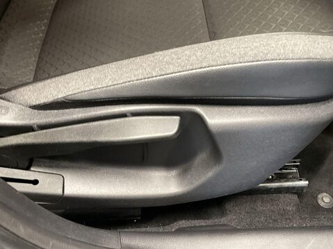 Nissan Juke 1.0 DIG-T N-Connecta SUV 5dr Petrol DCT Auto Euro 6 (s/s) (114 ps) Cruise 23