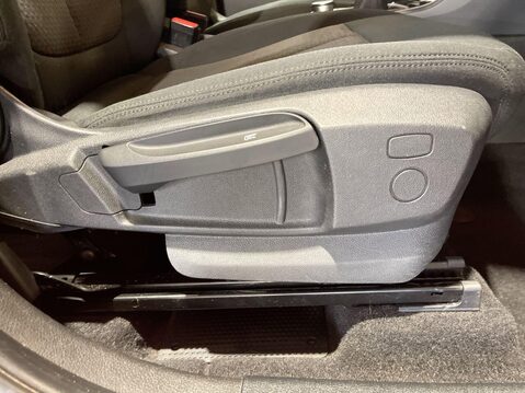 BMW 2 Series 1.5 218i SE MPV 5dr Petrol Manual Euro 6 (s/s) (140 ps) Professional NAV - 22