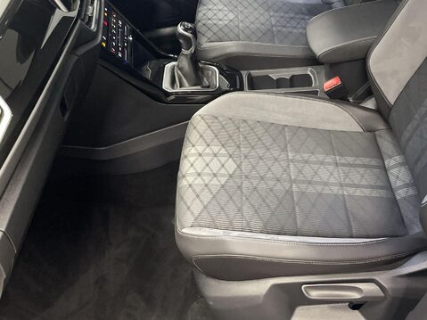 Volkswagen T-Roc 1.5 TSI R-Line SUV 5dr Petrol Manual Euro 6 (s/s) (150 ps) Cruise Control 17