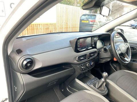 Hyundai i10 1.0 Advance Hatchback 5dr Petrol Manual Euro 6 (s/s) (67 ps) Cruise Contro 8