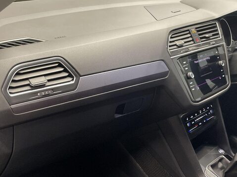 Volkswagen Tiguan 1.5 TSI Active SUV 5dr Petrol Manual Euro 6 (s/s) (150 ps) Professional NAV 16